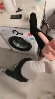 【樱子大人】口吐奶茶喂/转胯爬行/虐乳/臭丝袜脚捂脸