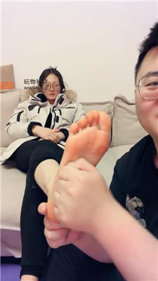 【埋汰】风衣女神骑马虐脚下奴【上】 bf49673