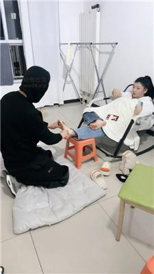 【大小姐】甘愿做姐妹花的脚下奴 JS250219-10