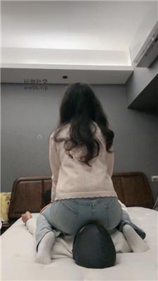【猴歌】腿绞牛仔裤坐脸/白袜脚踩 bf50401