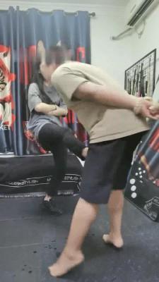 【调教视频】【邦妮】反绑踢裆专场