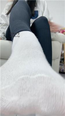 【酥麻麻】瑜伽裤白袜裸足    250219-19