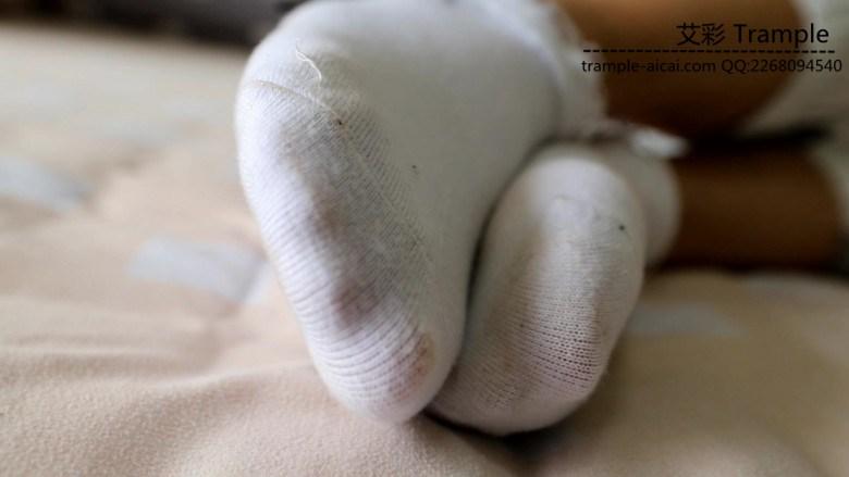 偷拍学姐第五弹 夏天的雪地靴 续