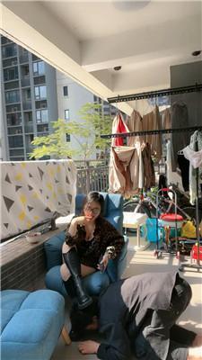 【薇薇】家奴阳台下跪伺候 JS250320-8