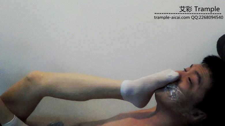 黑冰S原味白短丝踩踏窒息 往鼻孔里吐痰呛死贱奴 黑冰S原味白短丝踩踏窒息 往鼻孔里吐痰呛死贱奴