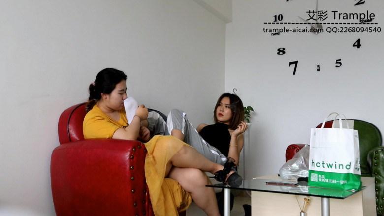 偷拍学姐第五弹 夏天的雪地靴 续