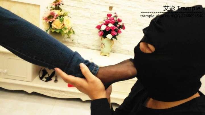 偷闻姐姐袜子的下场