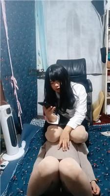 【伪娘和人妻】白袜脚踩蓬头垢面的狗 JS250222-11