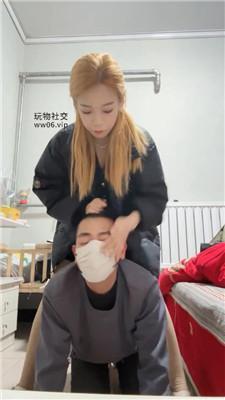 【莹莹】磕头求主人耳光踩踏-骑马  JS250320-5