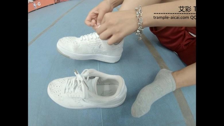 偷拍舔篮球妹臭袜