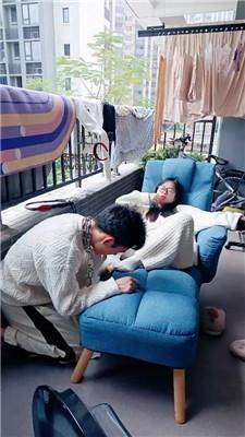 【南月女神】白袜踩踏-阳台下跪伺候 JS250218-1