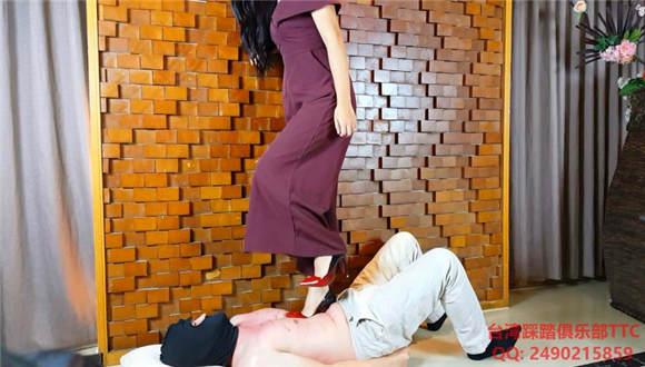 墨主细高跟狠踩奴