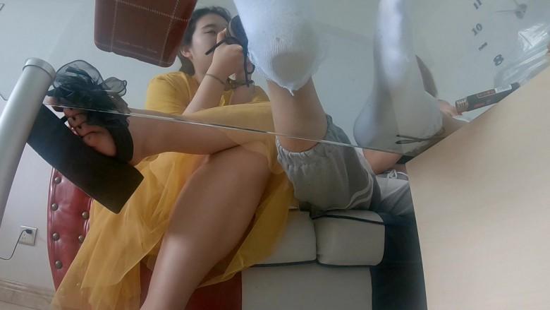 偷拍学姐第四弹 刺激的来了 夏天的雪地靴