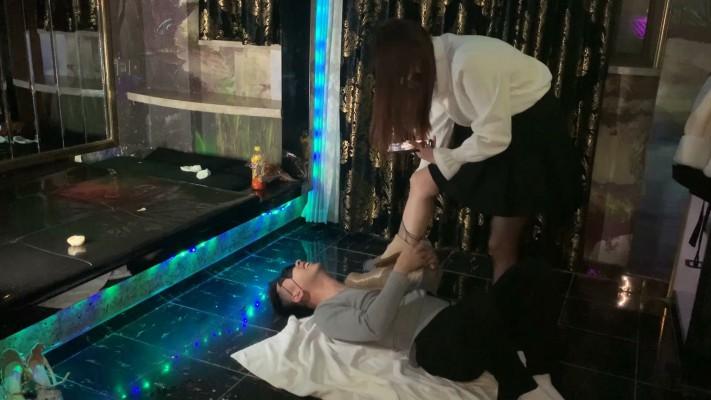 【黑丝诱惑】沐沐黑丝脏长靴喂食重力踢档手撕丝袜 YC-230417