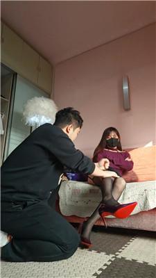 【伊晨】高跟黑丝女神-骑马虐乳鞭打/舔内裤喝圣水【双视角版】 bf49001