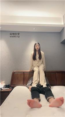 【球球】职场女神白袜脚踩虐 bf51502