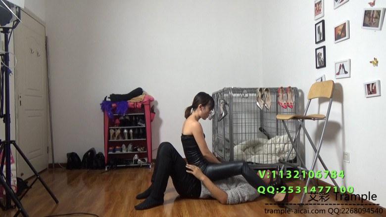 皮衣戏谑小贱狗