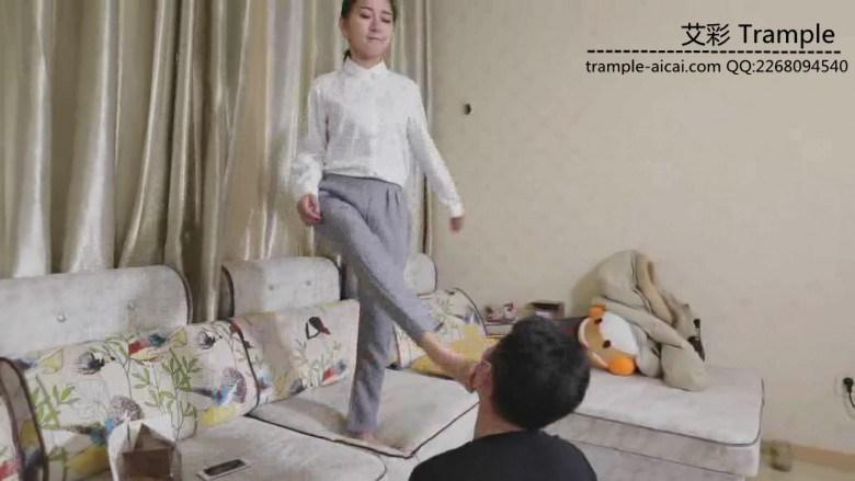 希雨脚耳光调教同事 希雨脚耳光调教同事