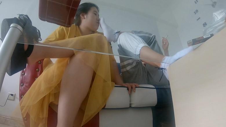 偷拍学姐第四弹 刺激的来了 夏天的雪地靴