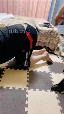 【佳琪女王】夫妻主长靴踩虐绿帽-反绑口球塞嘴