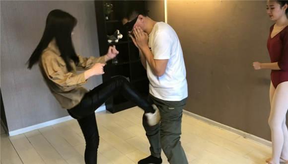 清纯少女の爆蛋踢