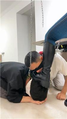 【薇薇】马术女神虐兄弟奴 bf51013