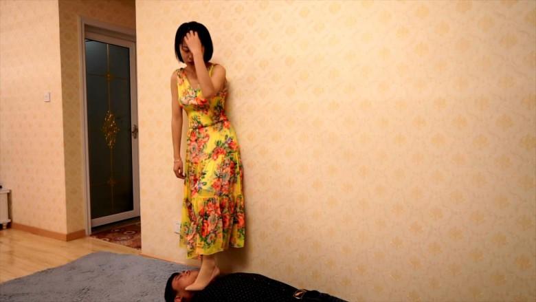 宅七高跟鞋踩脖子窒息