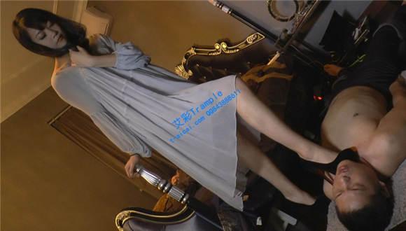 馨雨长腿踩脖子