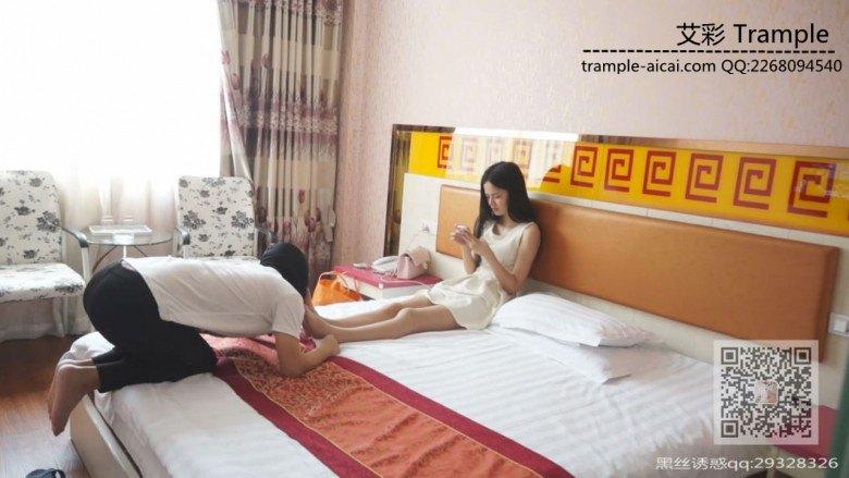 琪琪女主室外调教玩耍