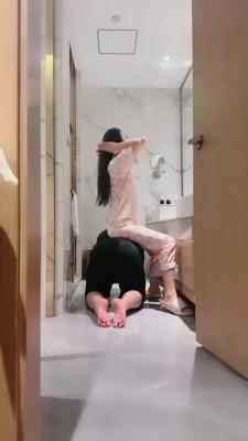 【长沙雪王】绿帽伺候女友起床洗漱 B2217