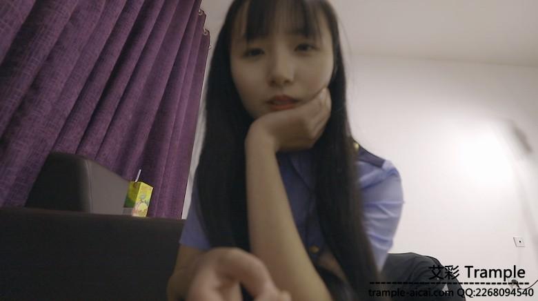 初九警察制服歹徒