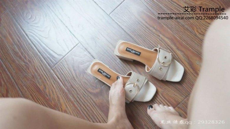 大二女生佳佳对狗奴的语言羞辱调教