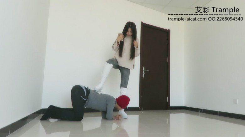 超美天依老师长靴虐贱狗! 超美天依老师长靴虐贱狗!