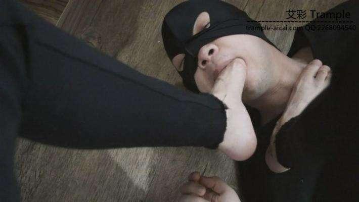 舔学生美女的裸足原味脚