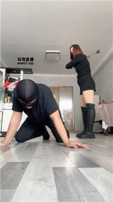 【小玉】下跪清理脏长靴原味白袜 JS250316-40