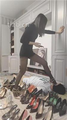 【丫丫】一堆脏鞋子全体重踩踏