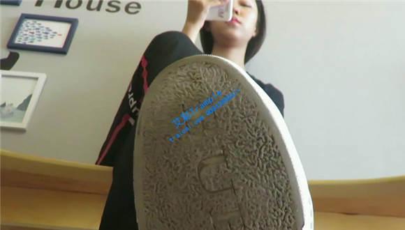 【画师女主】帆布鞋第一视角羞辱贱狗