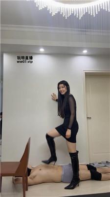 【莫莉】高跟长靴踩踏-胯下羞辱狗爬 bf51823