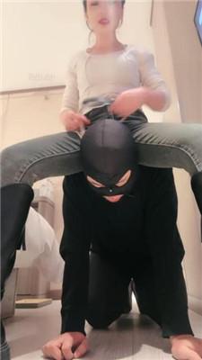 【沐阳大小姐】胯下辱/舔脏长靴原味船袜/骑马踩踏/脚喂食