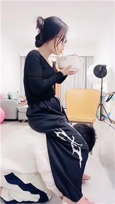 【南月女神】毛拖鞋白袜S-脚下喂食 JS250218-9