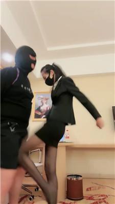 【美娜格格】白领S-白袜塞嘴暴揍客户狗 bf51434