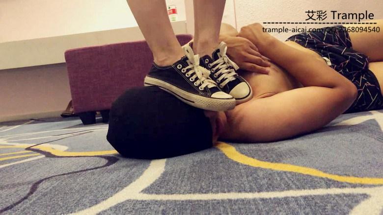<湘香女王>帆布鞋耳光全体重踩踏