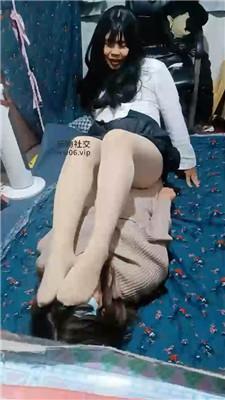 【伪娘和人妻】肉丝脚踩虐蓬头垢面狗 bf50546