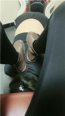 【娜S】母狗清理脏长靴 JS250317-2