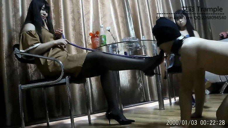 伺候双女王深喉恋足