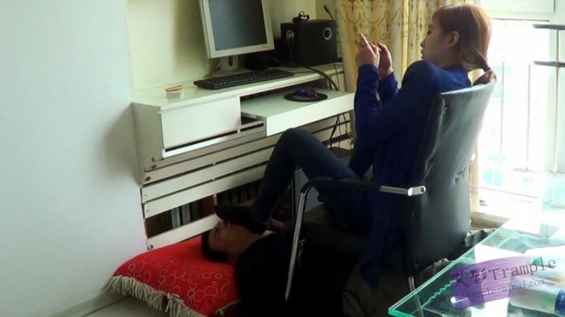 黑冰女王黑色棉袜脚踏人面脚垫