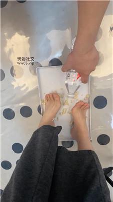 【香芋朱朱】骑马狗爬/重度sp/脚踩喂食/舔小白鞋白袜 JS250222-9