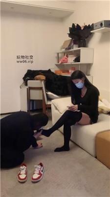 【泡泡】耐克鞋及膝袜踩虐贱奴/抽耳光 JS250111-39