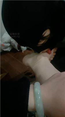 【小凤梨】品尝陪酒小妹的玉足 bf49111