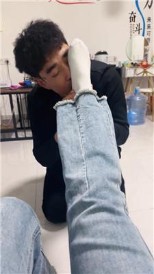 【刘二狗】狗舌舔脏小白鞋白袜 JS250319-17